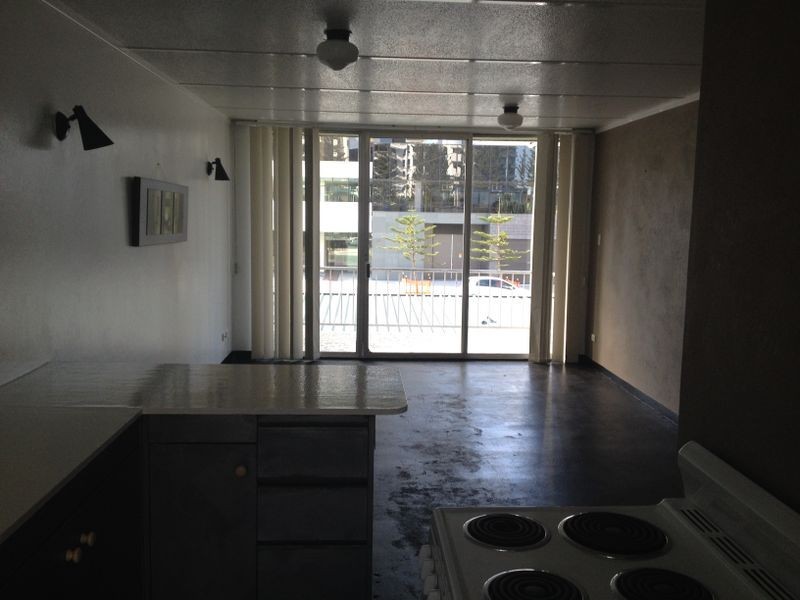 8 Elizabeth Avenue, Broadbeach QLD 4218