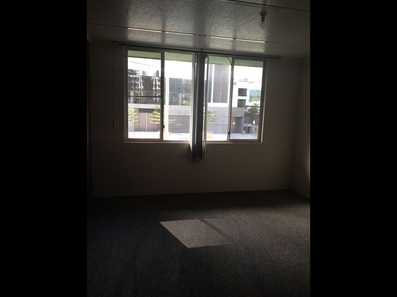 8 Elizabeth Avenue, Broadbeach QLD 4218