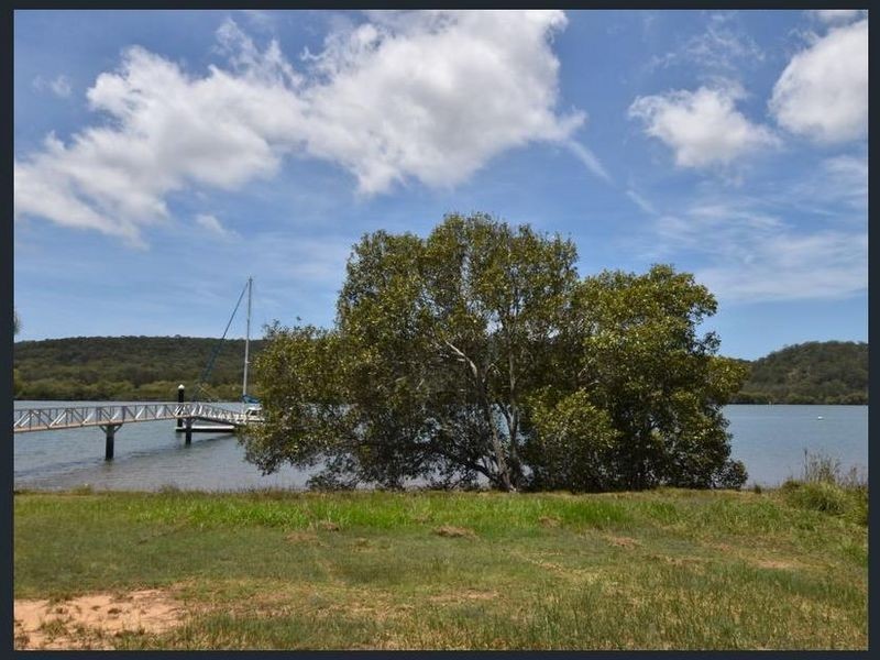 77 Wahine Dve, Russell Island QLD 4184