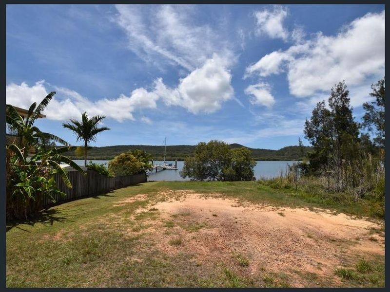 77 Wahine Dve, Russell Island QLD 4184