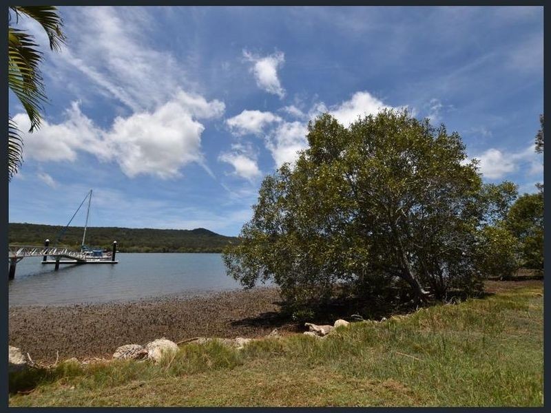 77 Wahine Dve, Russell Island QLD 4184
