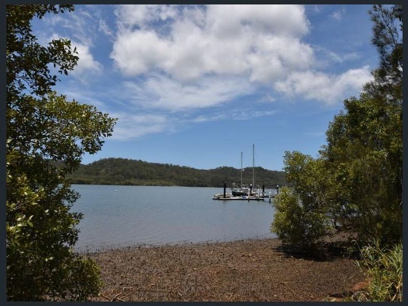 77 Wahine Dve, Russell Island QLD 4184