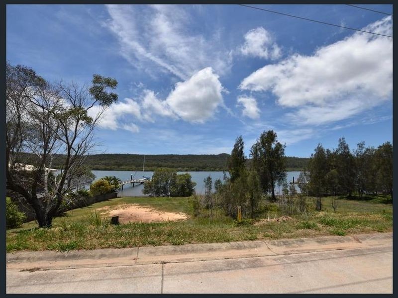 77 Wahine Dve, Russell Island QLD 4184
