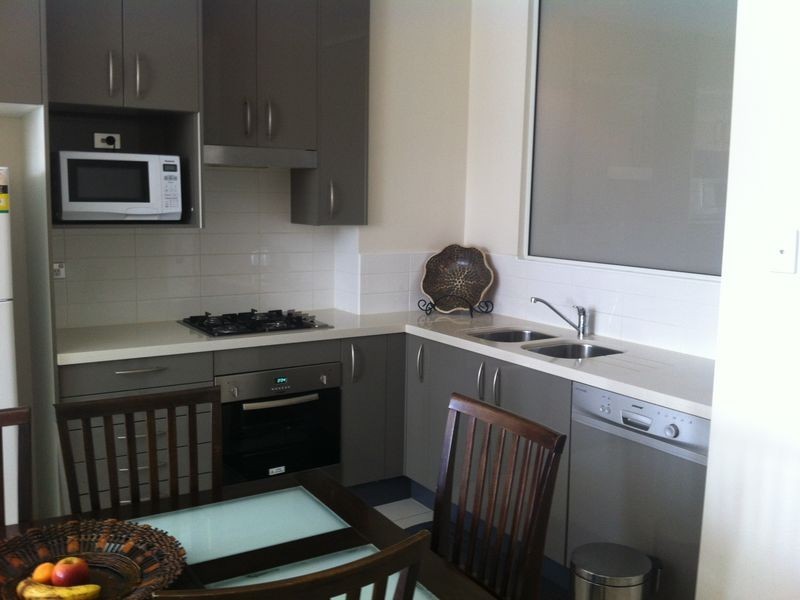 18 Cypress Av, Surfers Paradise QLD 4217