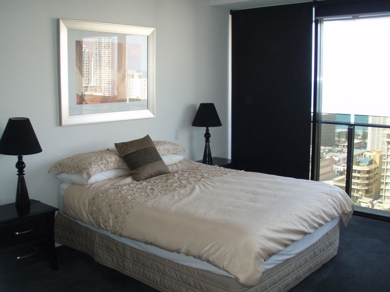 9 Ferny Avenue, Surfers Paradise QLD 4217