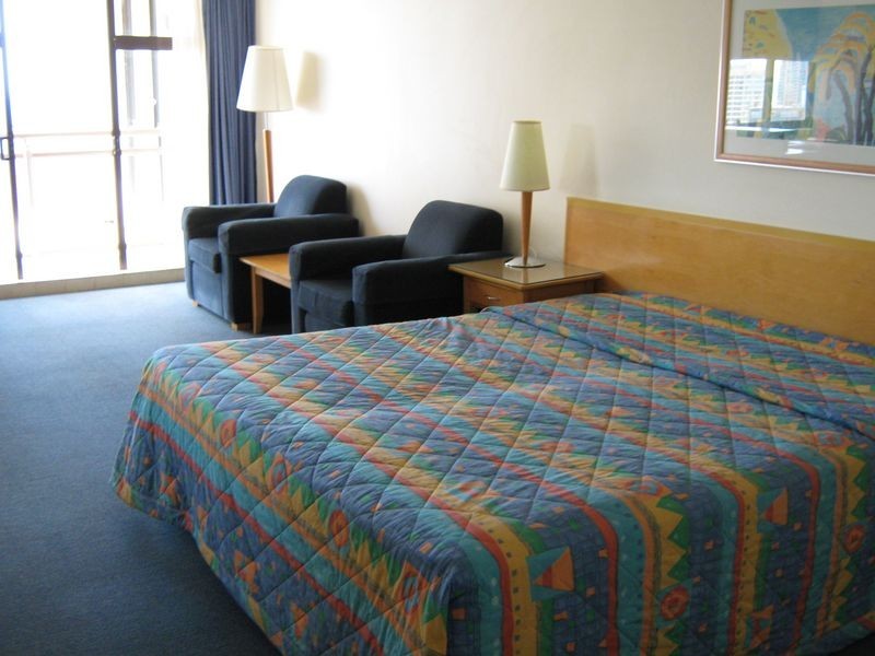 18 Hanlan Street, Surfers Paradise QLD 4217