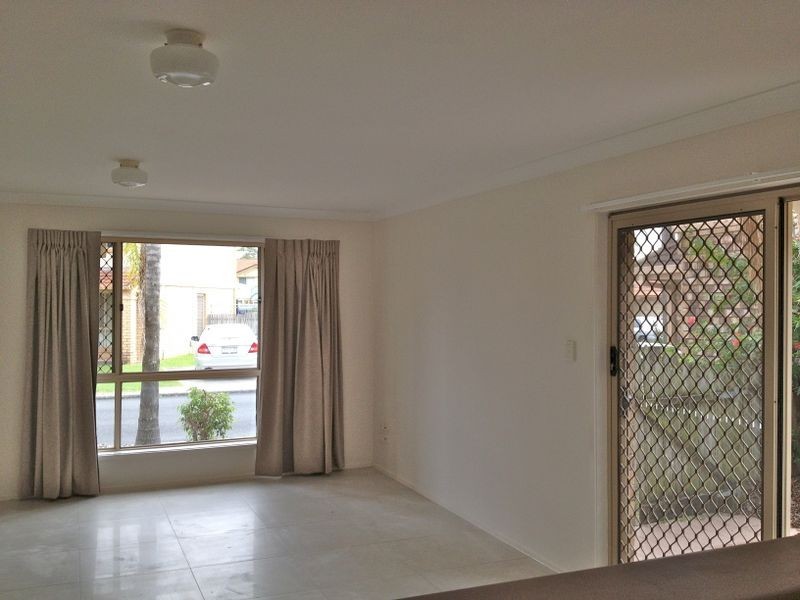 Central St, Labrador QLD 4215