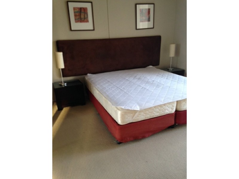 23 Ferny Avenue, Surfers Paradise QLD 4217