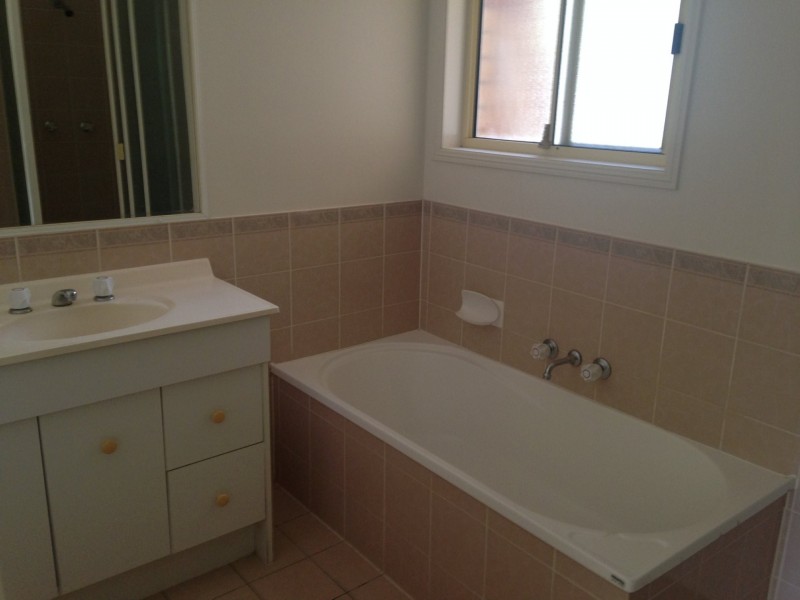 18 Strathalbyn Court, Parkwood QLD 4214