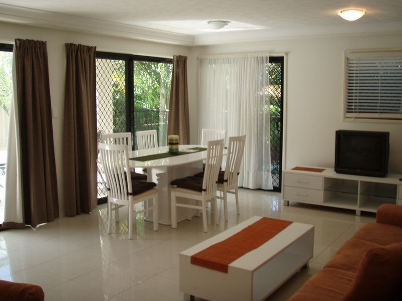 1/26 Bath Street, Labrador QLD 4215