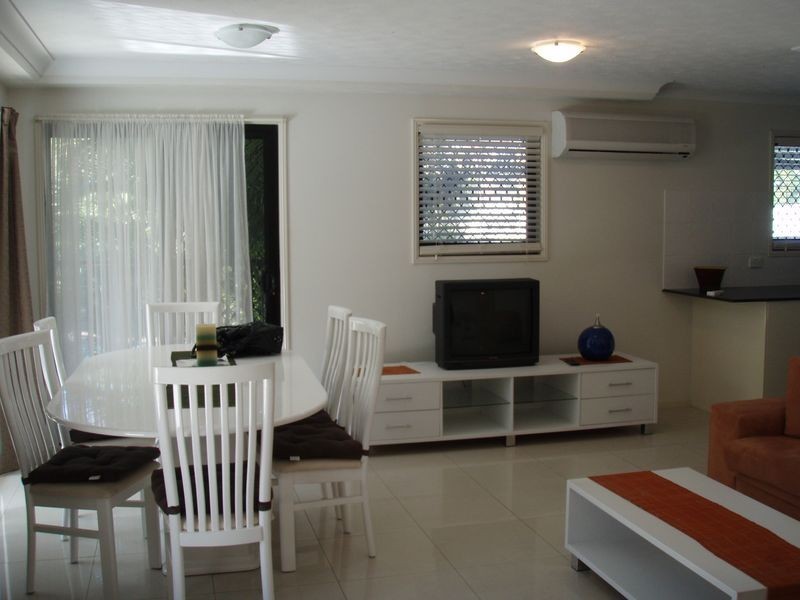 1/26 Bath Street, Labrador QLD 4215