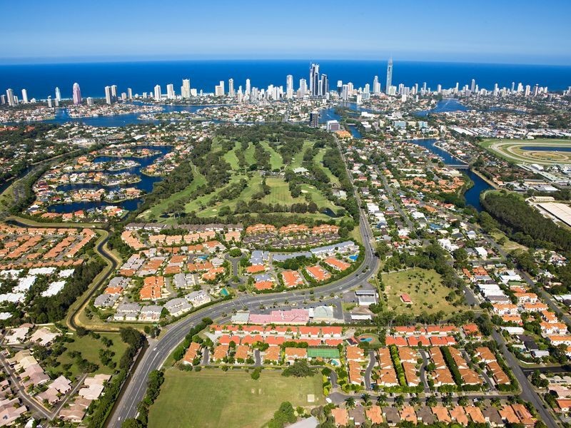 138 Slatyer Avenue, Benowa QLD 4217