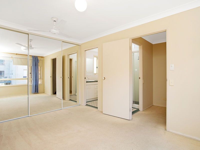 2/5 Ahern Street, Labrador QLD 4215