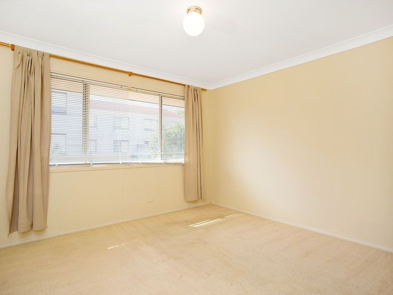 2/5 Ahern Street, Labrador QLD 4215