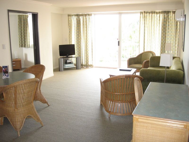 2/132-144 Ferny Ave, Surfers Paradise QLD 4217