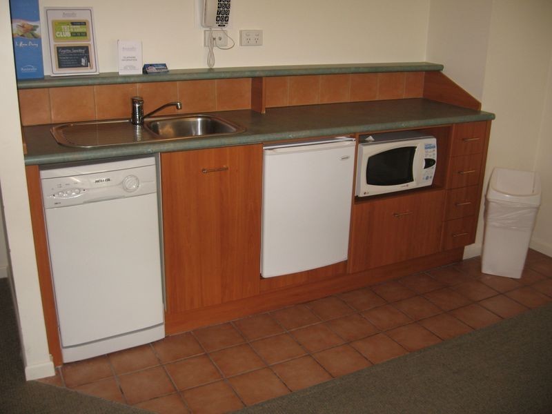 2/132-144 Ferny Ave, Surfers Paradise QLD 4217