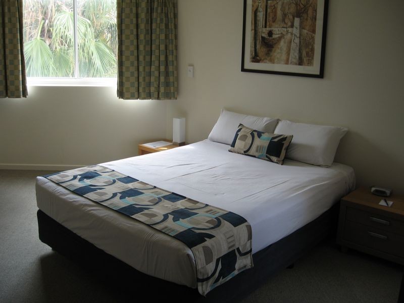 2/132-144 Ferny Ave, Surfers Paradise QLD 4217