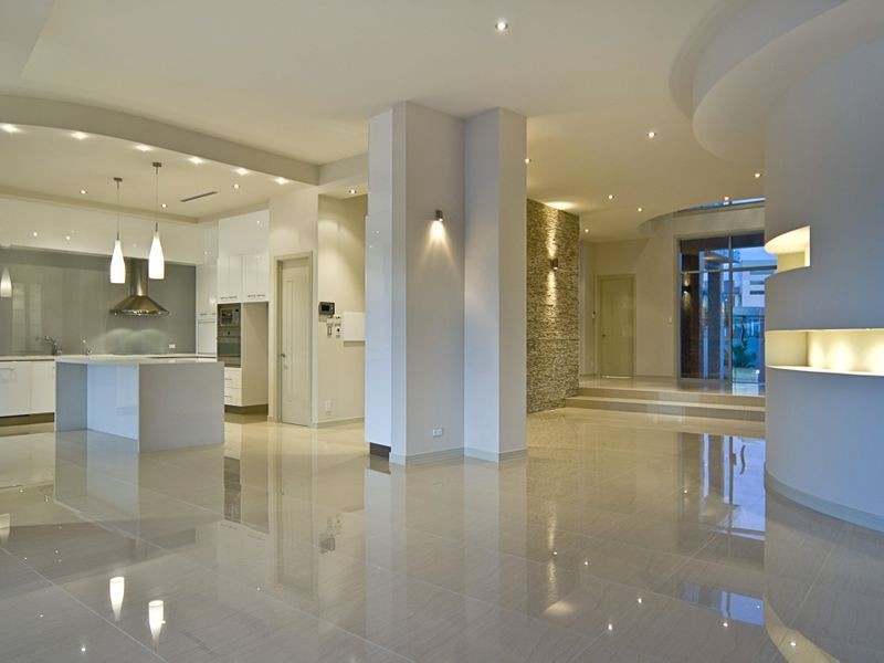 33 Royal Albert Crescent, Sovereign Islands QLD 4216