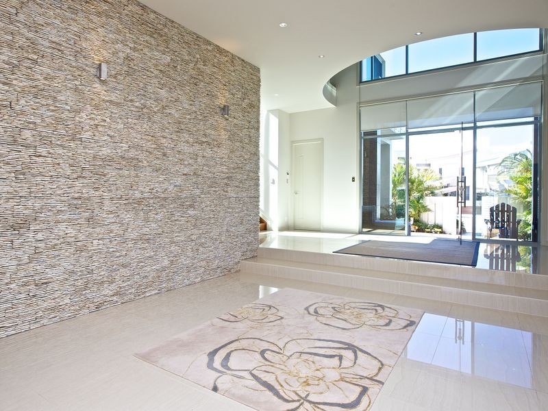 33 Royal Albert Crescent, Sovereign Islands QLD 4216