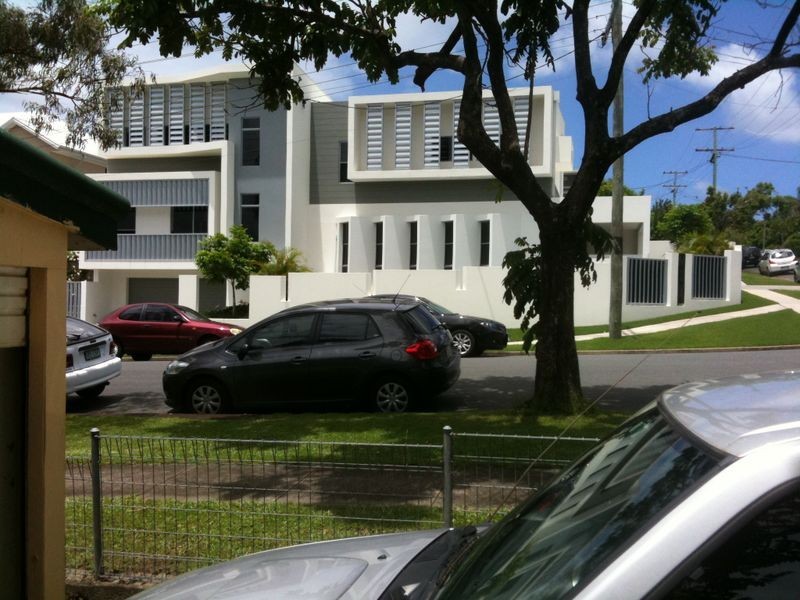 85 Pohlman St, Southport QLD 4215