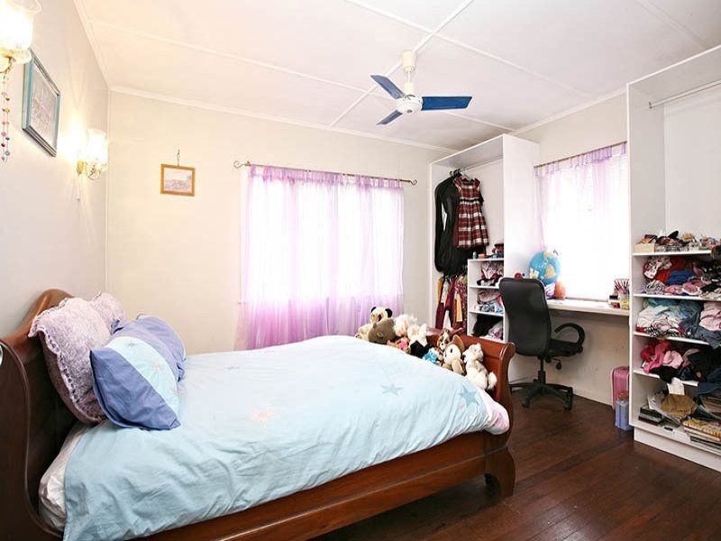 85 Pohlman St, Southport QLD 4215