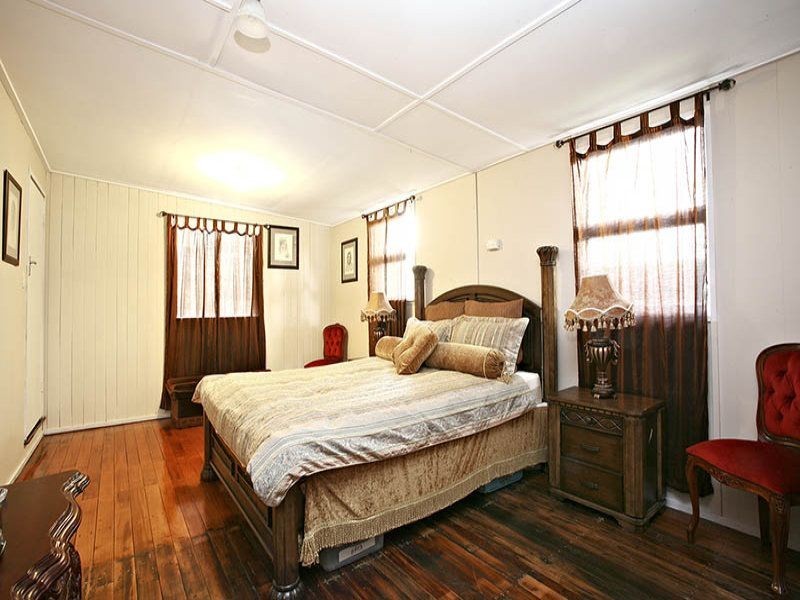 85 Pohlman St, Southport QLD 4215