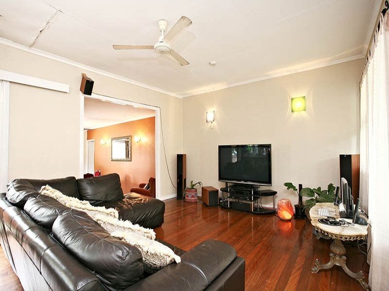 85 Pohlman St, Southport QLD 4215