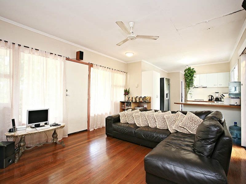 85 Pohlman St, Southport QLD 4215