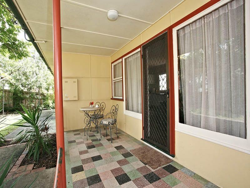 85 Pohlman St, Southport QLD 4215