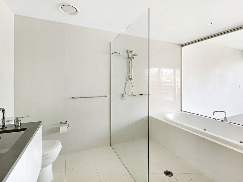 9 Ferny Avenue, Surfers Paradise QLD 4217