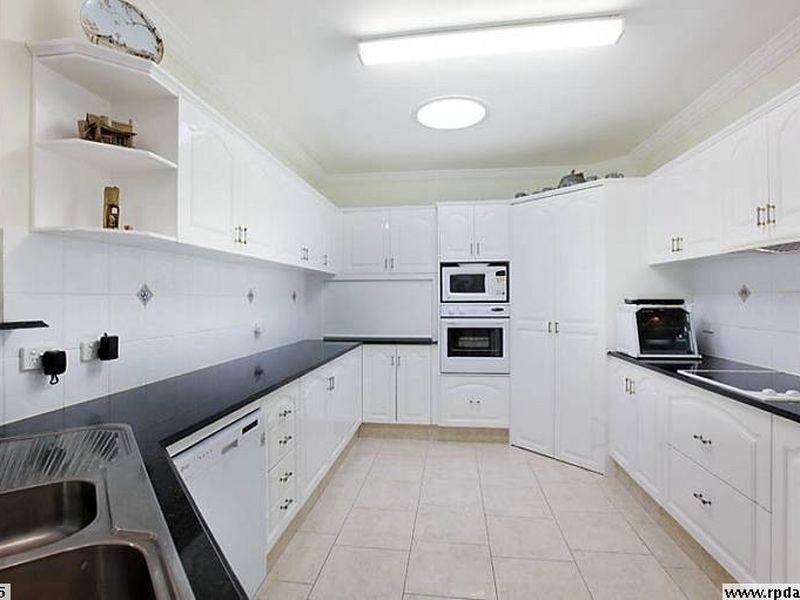 42 Deborah Avenue, Benowa Waters QLD 4217