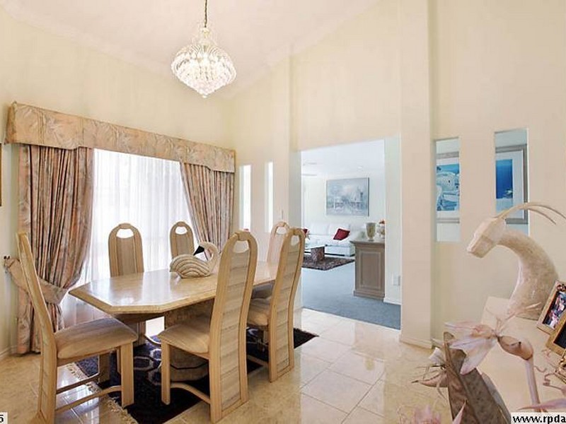 42 Deborah Avenue, Benowa Waters QLD 4217