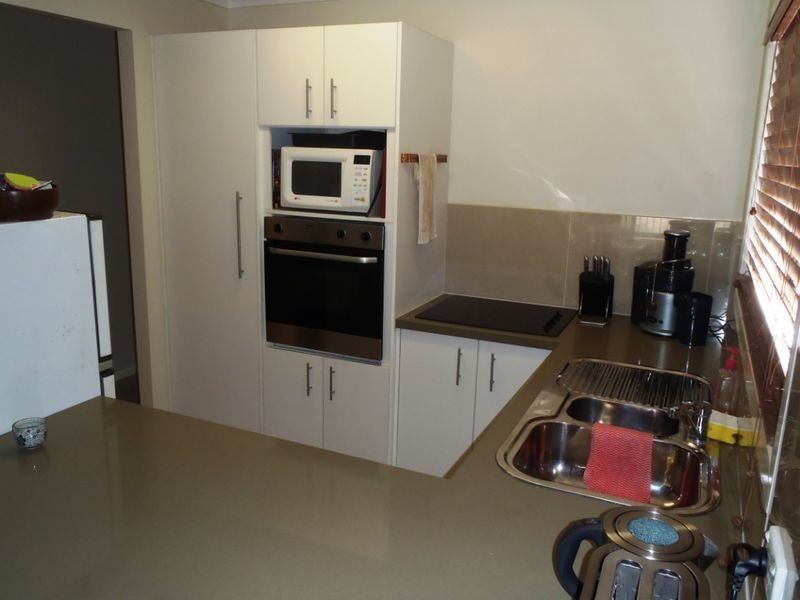 2/23 Armrick Avenue, Broadbeach QLD 4218