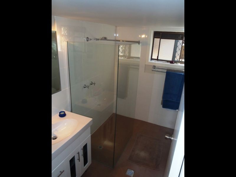 2/23 Armrick Avenue, Broadbeach QLD 4218