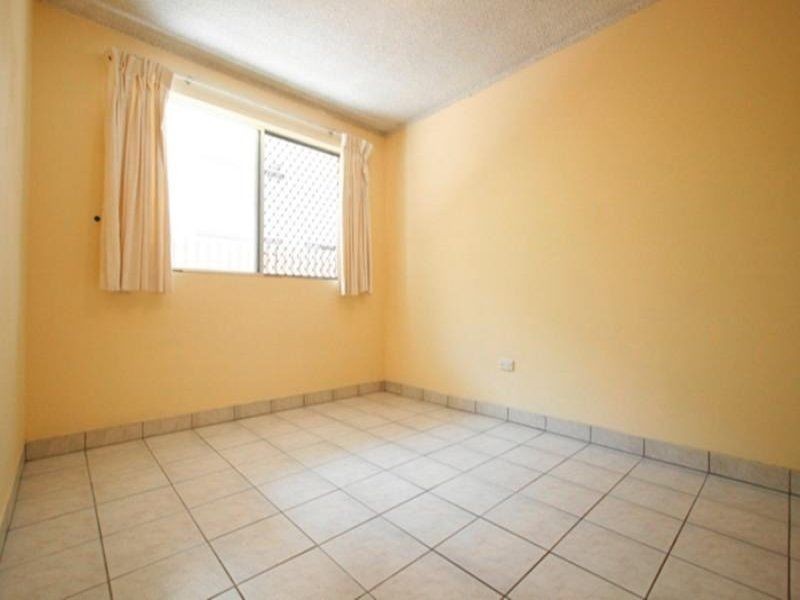 2/11 Thomas Drive, Chevron Island QLD 4217