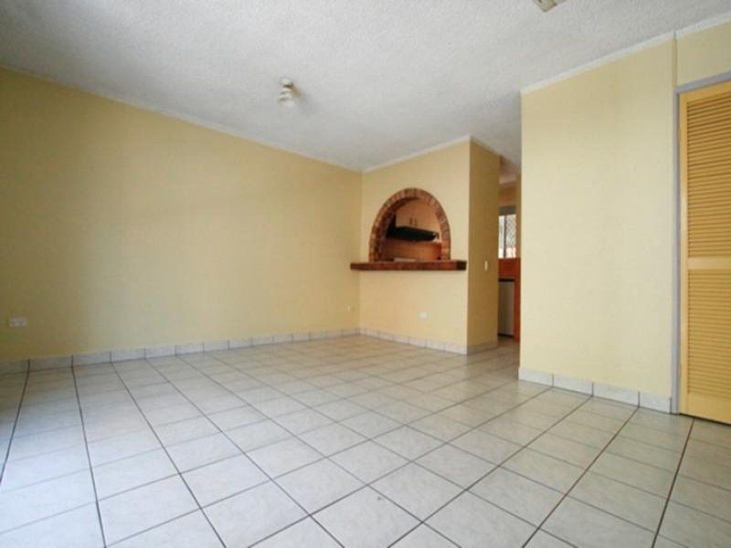 2/11 Thomas Drive, Chevron Island QLD 4217