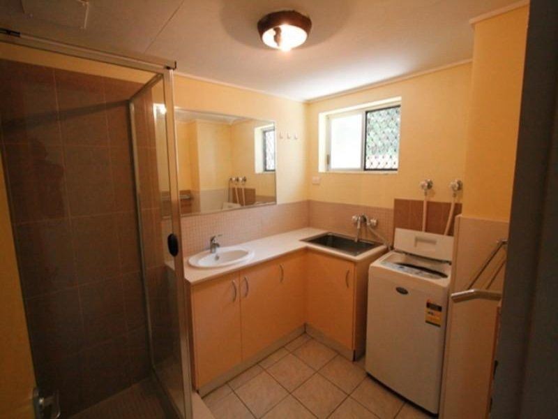 2/11 Thomas Drive, Chevron Island QLD 4217