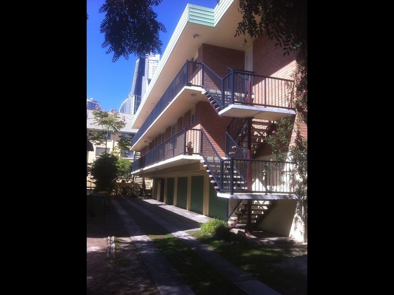 6/17 Darrambal Street, Chevron Island QLD 4217