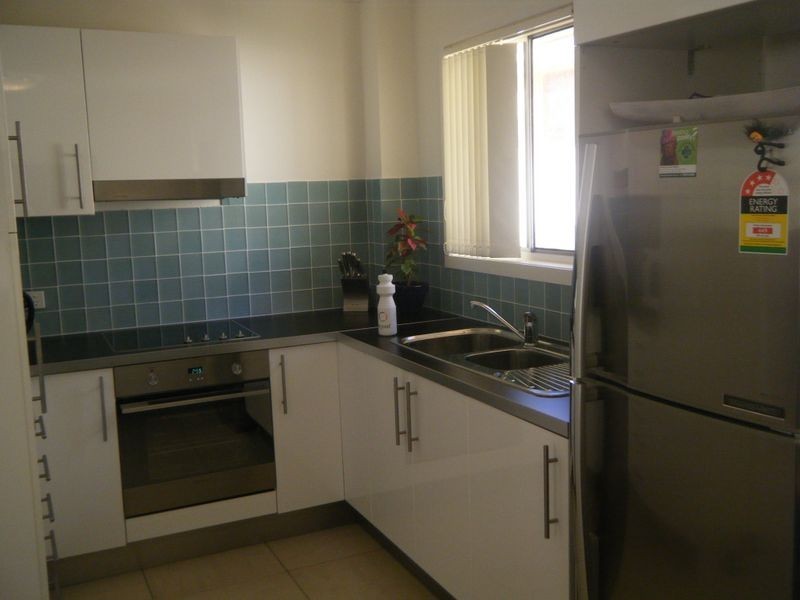 6/17 Darrambal Street, Chevron Island QLD 4217