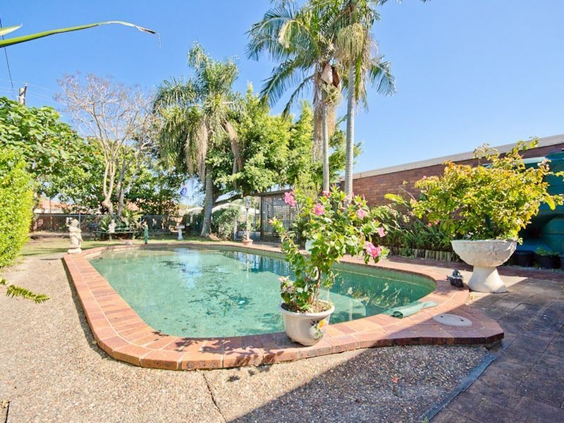 35 Bermuda Street, Broadbeach Waters QLD 4218
