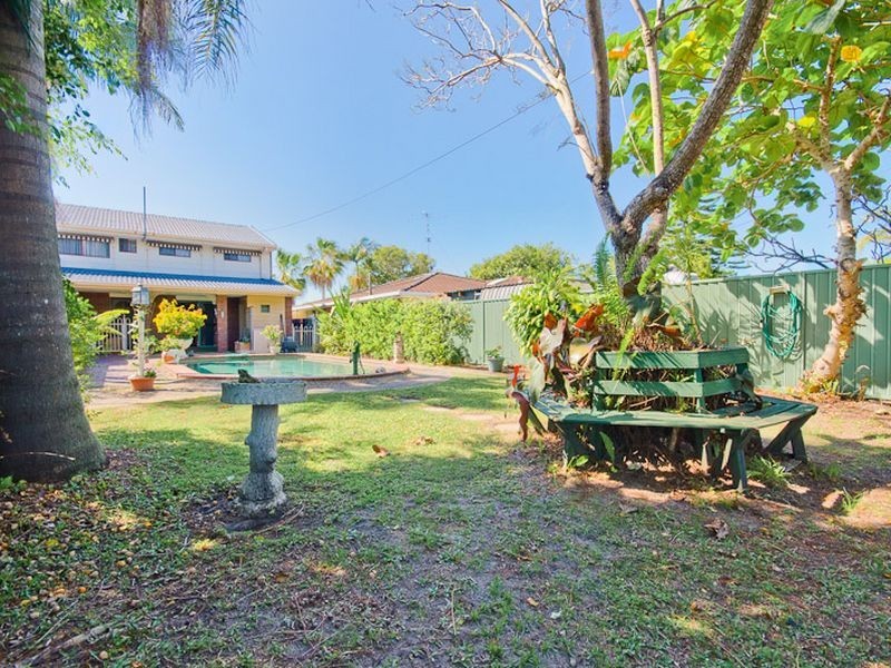 35 Bermuda Street, Broadbeach Waters QLD 4218