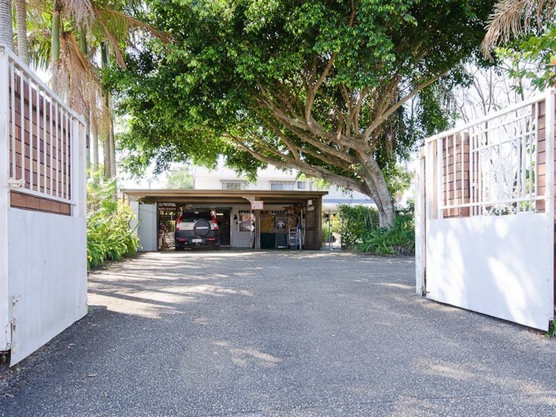 35 Bermuda Street, Broadbeach Waters QLD 4218