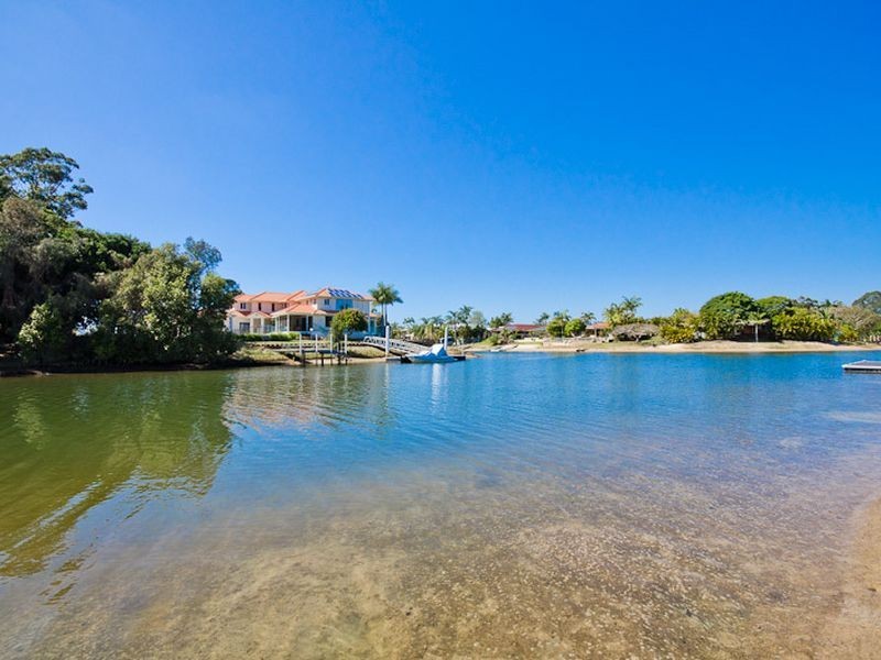 35 Bermuda Street, Broadbeach Waters QLD 4218