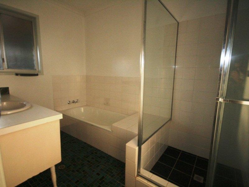 89 T E Peters Drive, Broadbeach Waters QLD 4218
