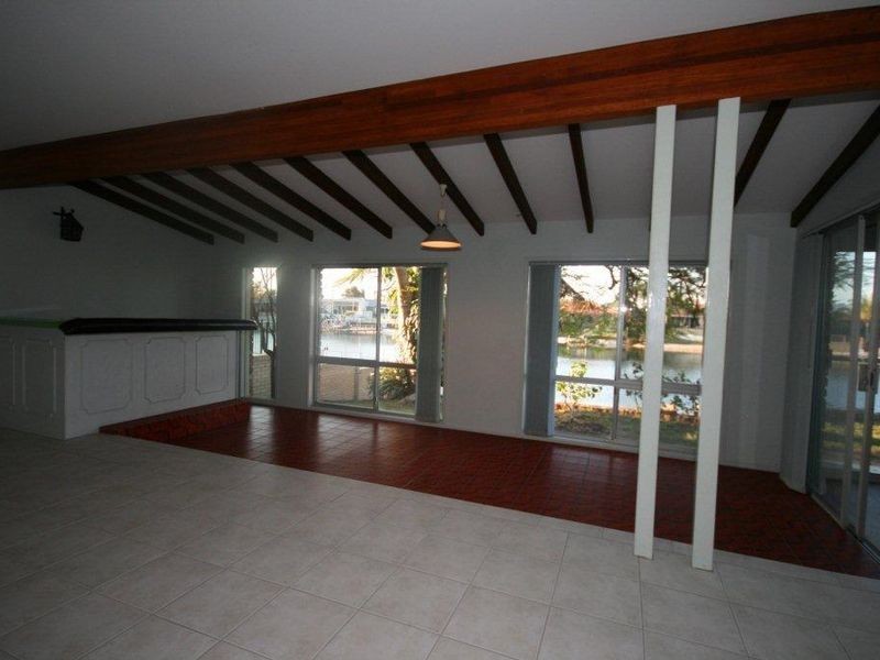 89 T E Peters Drive, Broadbeach Waters QLD 4218