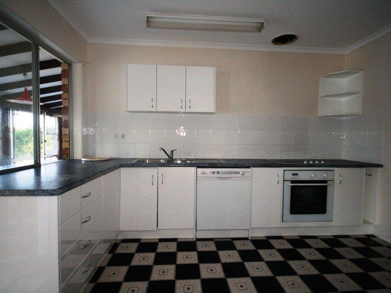 89 T E Peters Drive, Broadbeach Waters QLD 4218