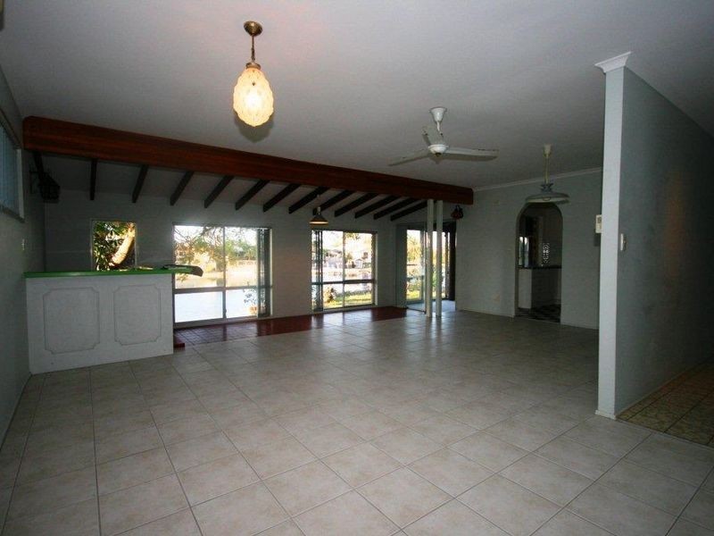 89 T E Peters Drive, Broadbeach Waters QLD 4218