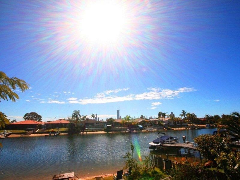 89 T E Peters Drive, Broadbeach Waters QLD 4218