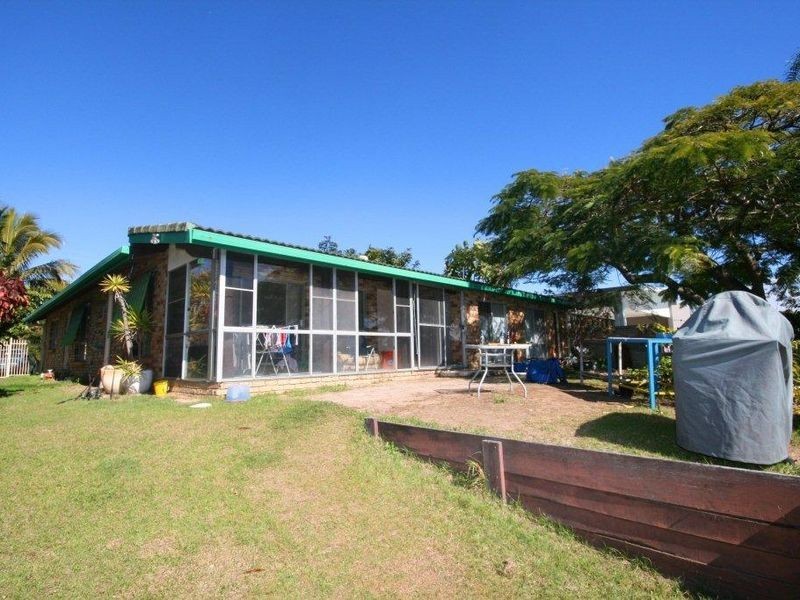 89 T E Peters Drive, Broadbeach Waters QLD 4218