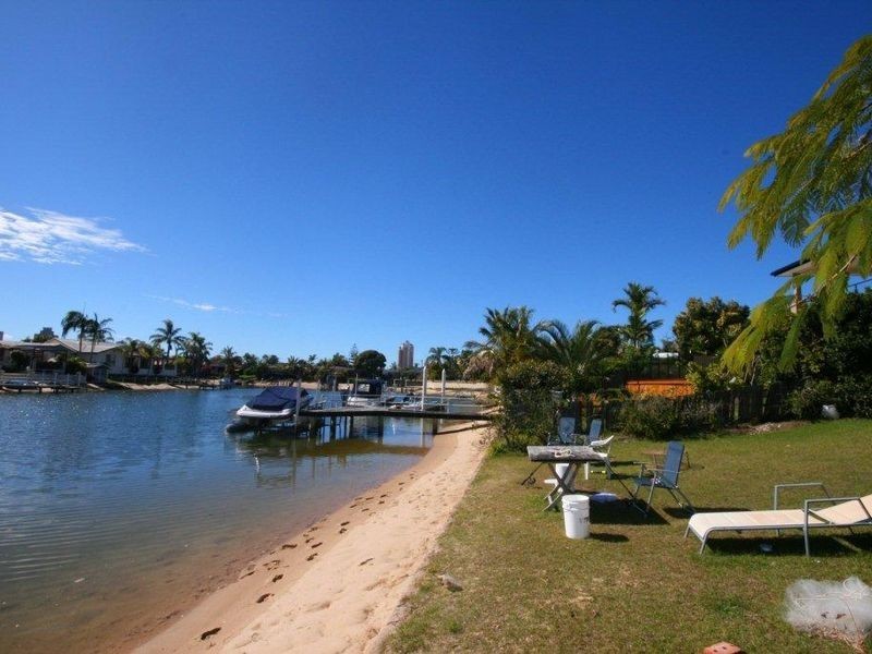 89 T E Peters Drive, Broadbeach Waters QLD 4218